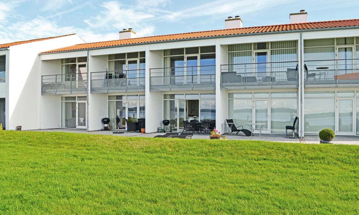Syddjurs Kommune Apartment | Nice apartment in Ebeltoft with sauna