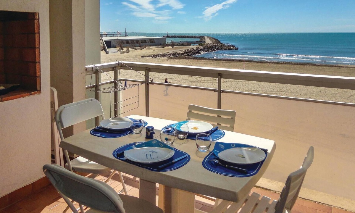 Carnon-Plage Apartment | Nice apartment in Carnon Plage
