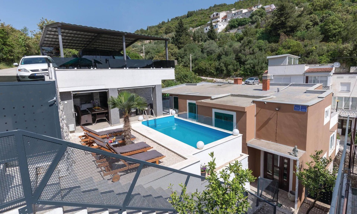Duboka Apartment | Nice apartment in Klek with private swimming pool, can be inside or outside