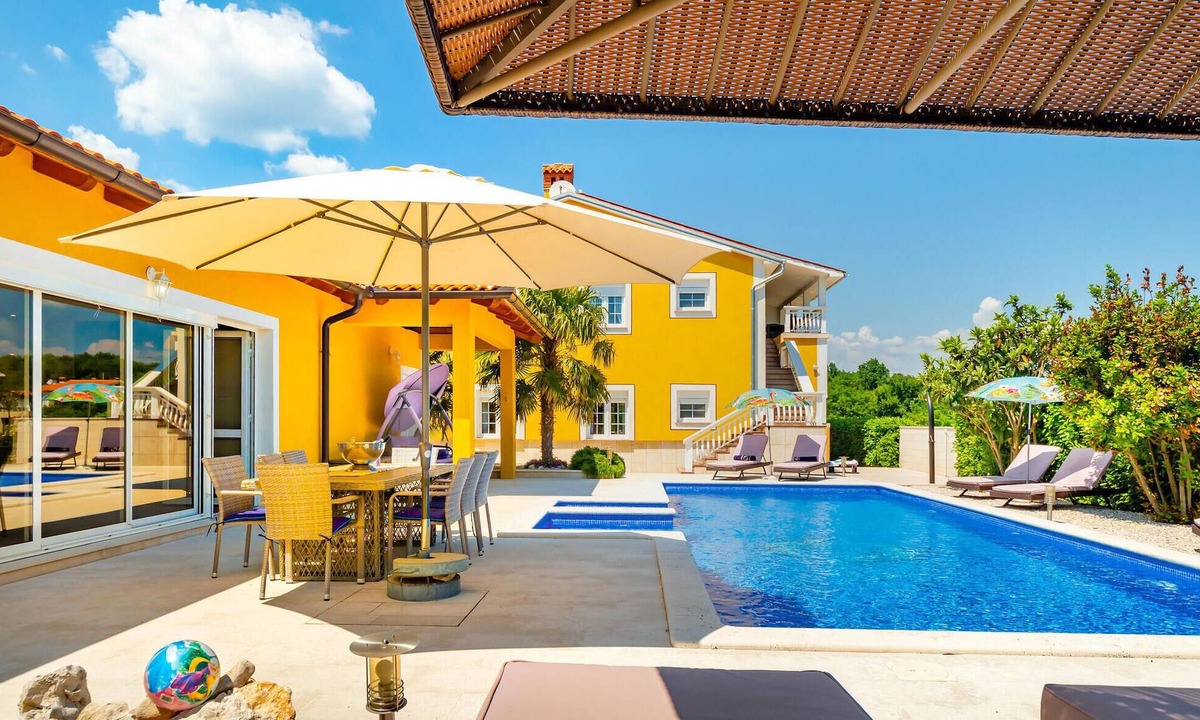 Marceljani Apartment | Nice apartment in Labin with swimming pool