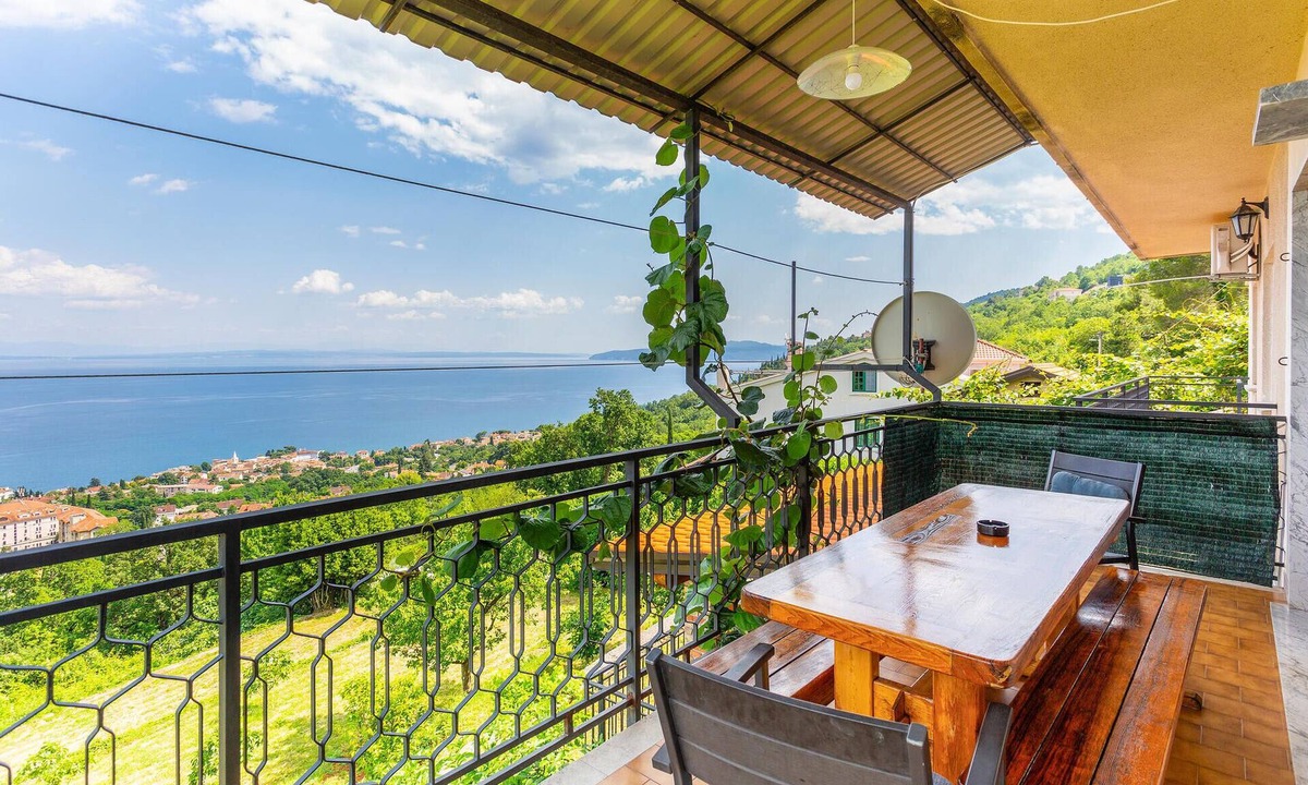 Lovran Apartment | Nice apartment in Lovran with house sea view