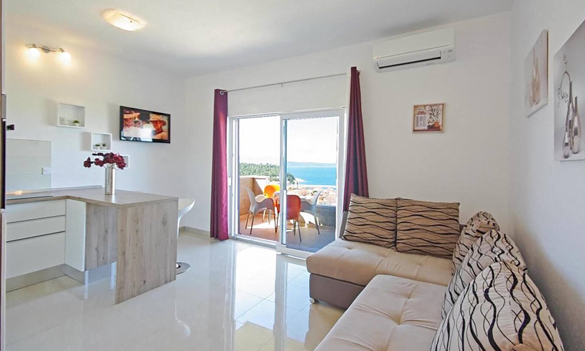 Moca Apartment | Nice apartment in Makarska with house sea view