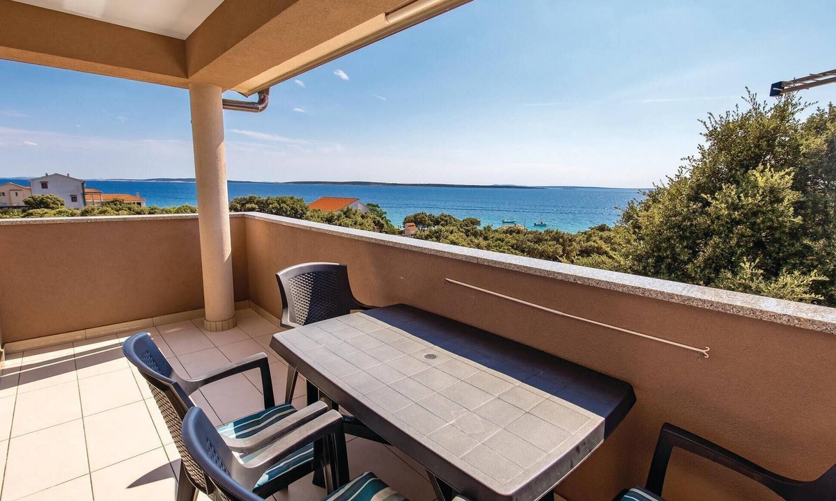 Kolan Apartment | Nice apartment in Mandre with house sea view