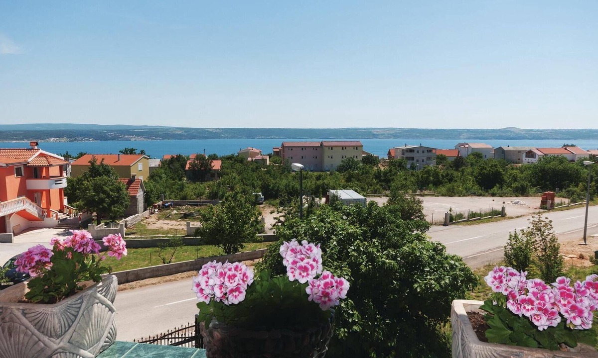 Maslenica Apartment | Nice apartment in Maslenica with WiFi