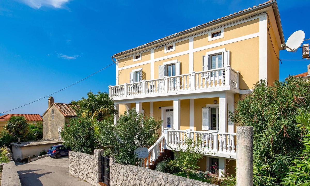 Omisalj Apartment | Nice apartment in Omisalj with WiFi