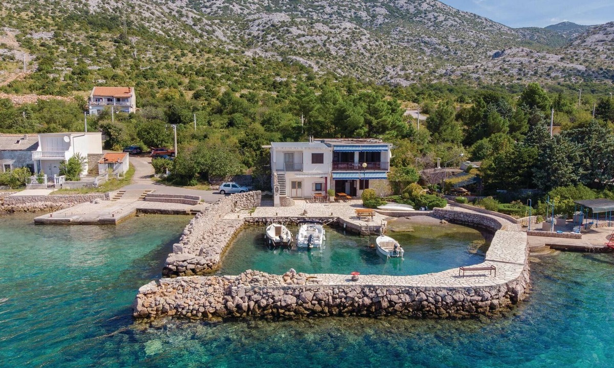 Ribarica Apartment | Nice apartment in Ribarica with house sea view
