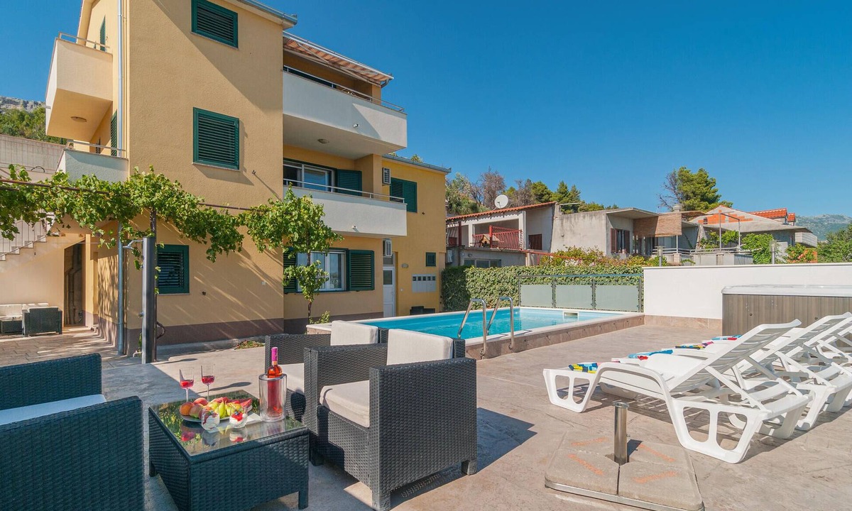 Kastela Apartment | Nice apartment in Solin with swimming pool
