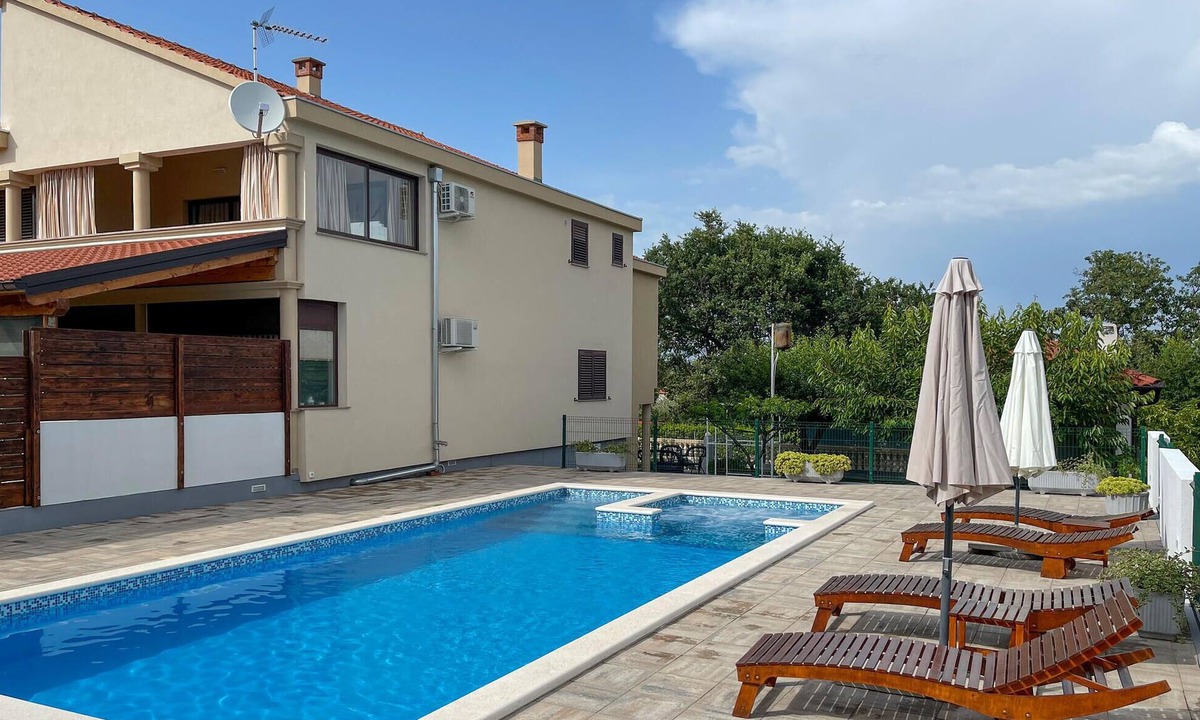 Sveti Filip i Jakov Apartment | Nice apartment in Sukosan