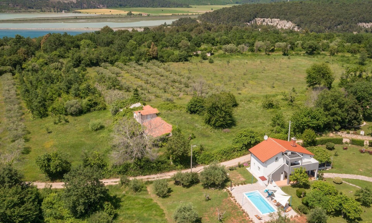 Tar Apartment | Nice apartment in Tar with swimming pool