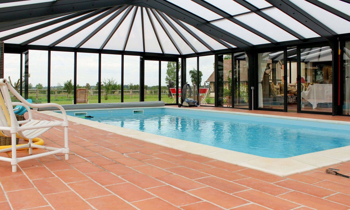 Corbon House | Nice apartment in villa for 3 guests with WIFI, pool, TV, patio and pets allowed