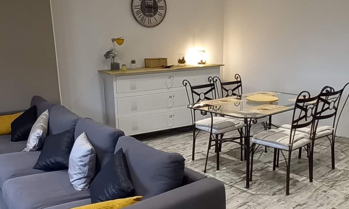 Saint-Macaire Apartment | Nice apartment overlooking the Garonne