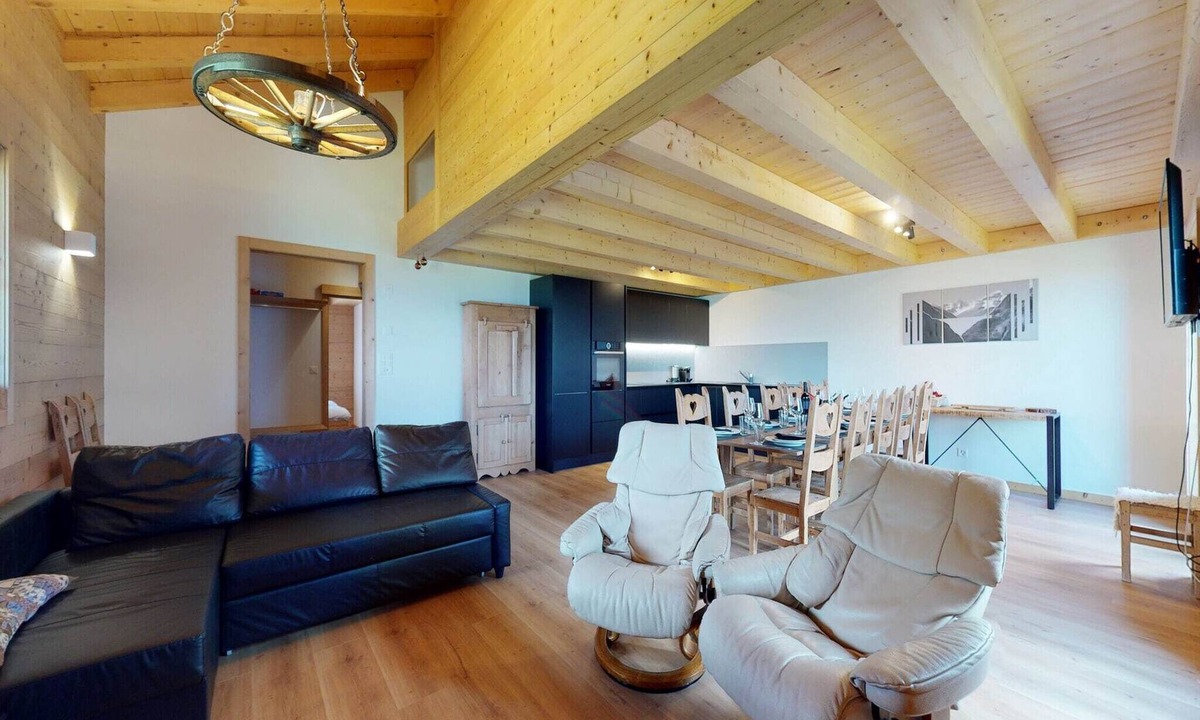Saint-Pierre-de-Clages House | Nice apartment with balcony