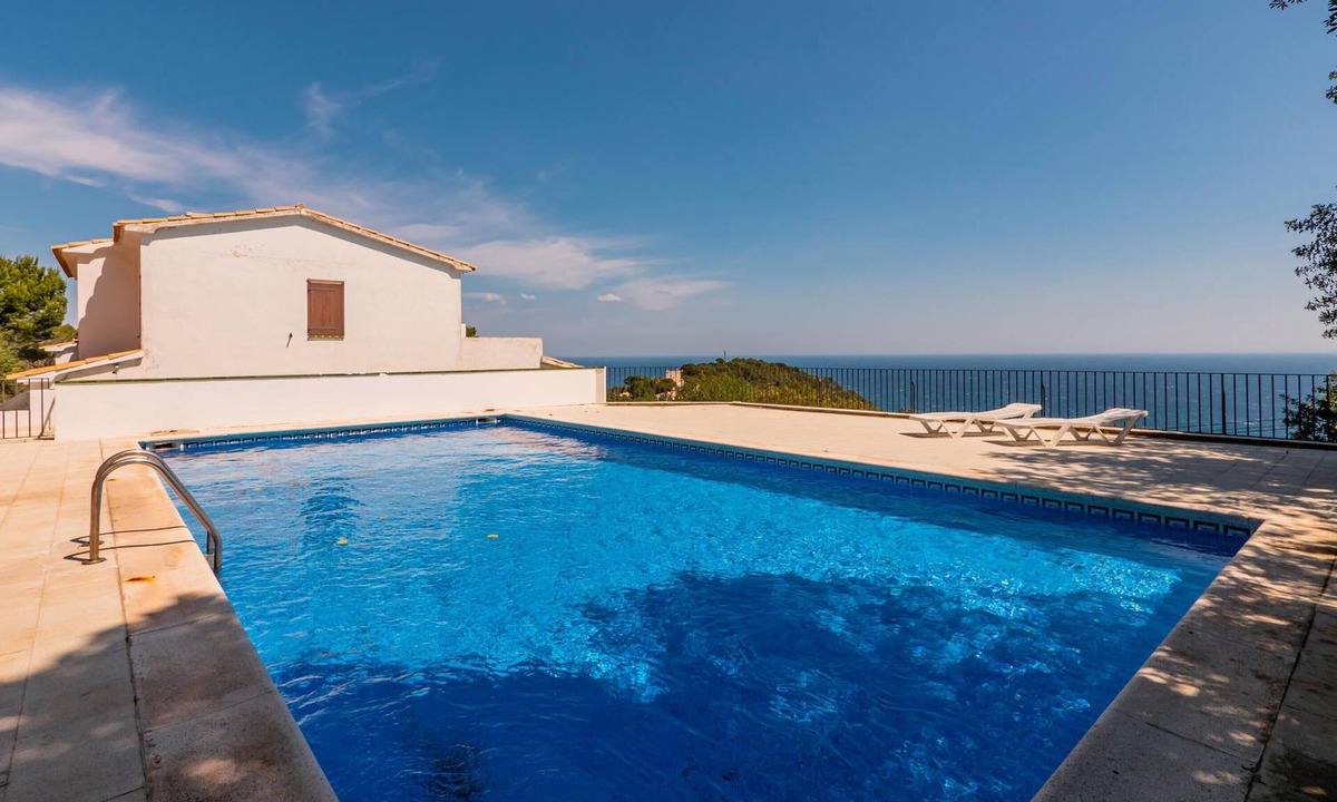 Aiguablava Apartment | Nice apartment with magnific sea views and pool.