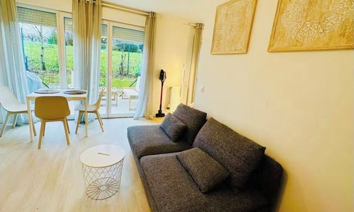 Orsay Apartment | Nice apartment with terrace