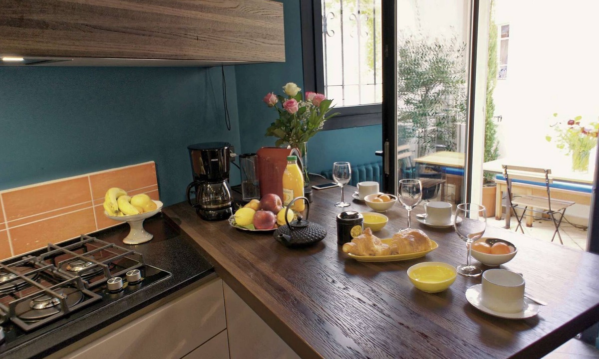 Carabacel Apartment | Nice center - Apartment 2 Bdrms - 2 Baths - AC - Calm and Terrace