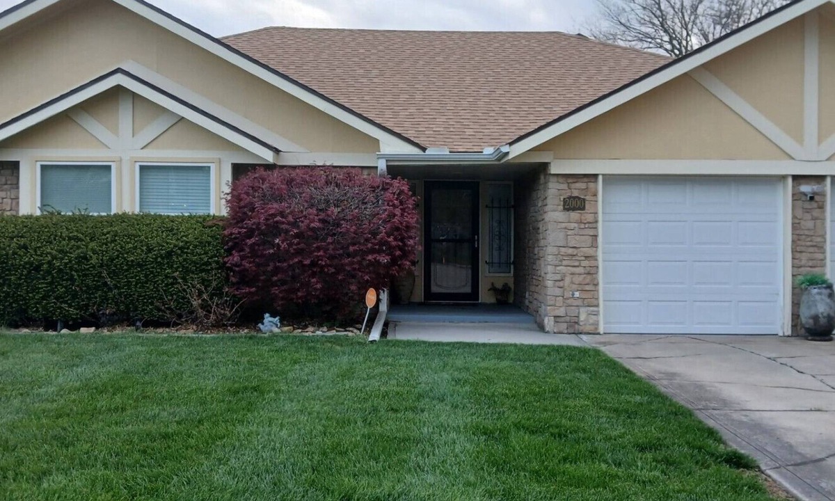 Kansas City House | Nice Centrally Located Home