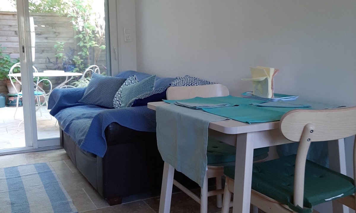 Millenaire Apartment | Nice city studio nestled in the calm of the garden