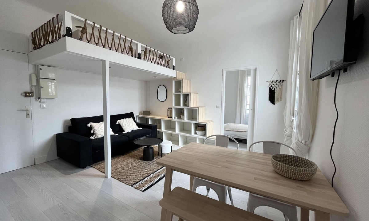 Biarritz Apartment | Nice cozy and bright 2/4 person apartment with fully renovated balcony!