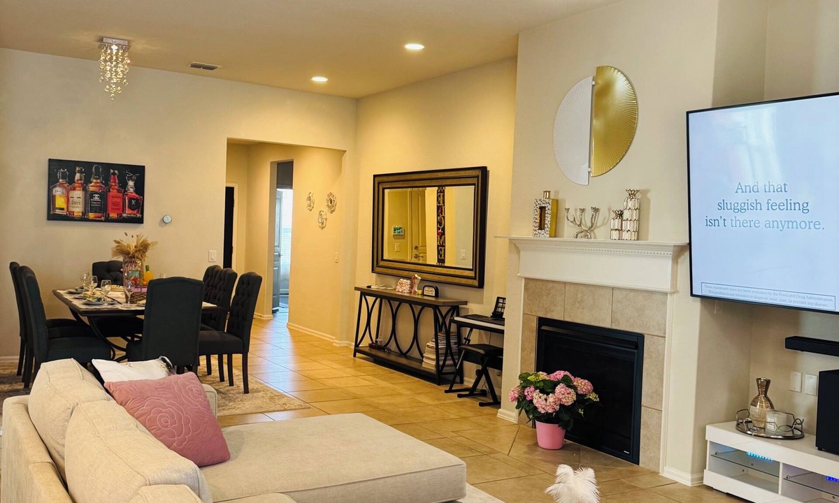 Wetmore House | Nice & Cozy home- Minutes from Six Flags, La cantera Mall, Sea World, Golf Clubs