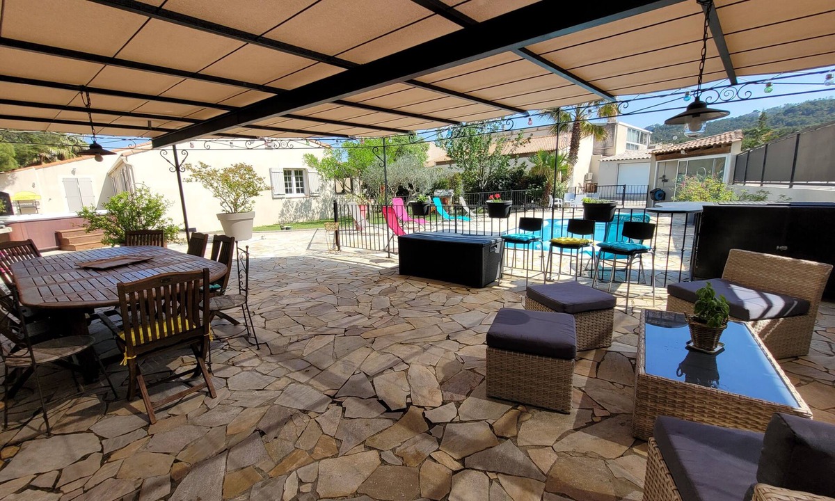 Chateauneuf-les-Martigues Villa | Nice villa with swimming pool +2 T2 for 15 people