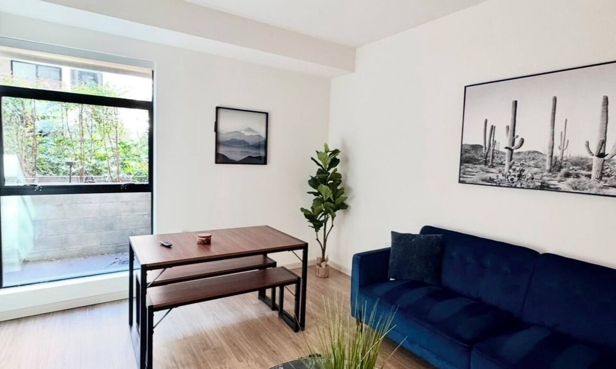 Glendale Apartment | Nice Hollywood Blvd. Apartment with FREE PARKING