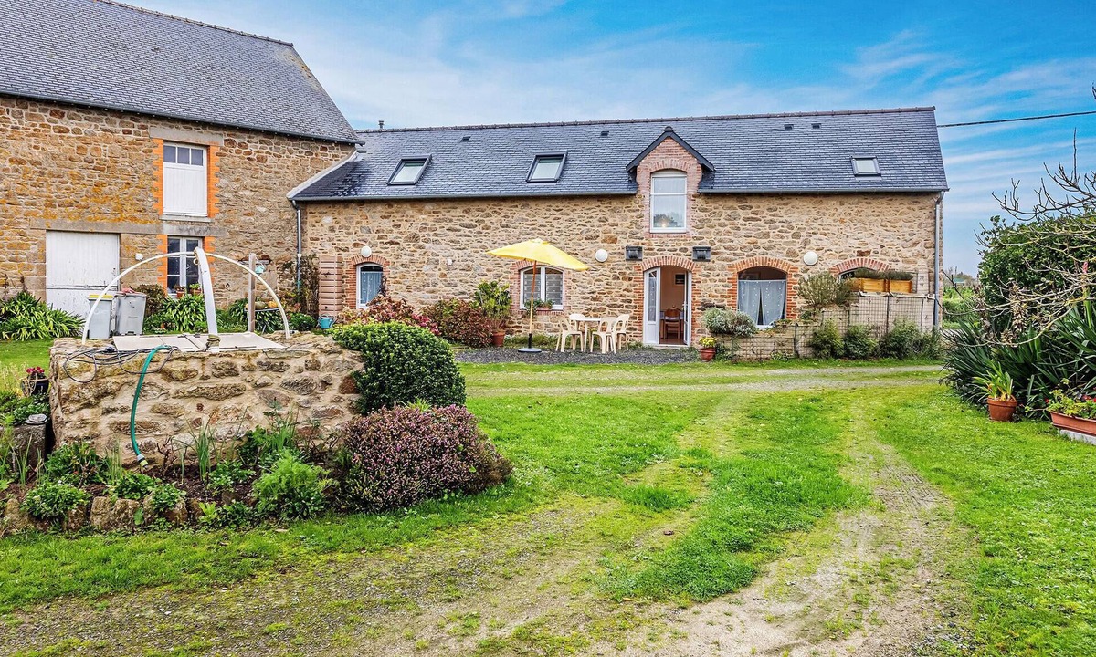 Saint-Meloir-des-Ondes House | Nice home in Saint-Méloir-des-Ondes with WiFi