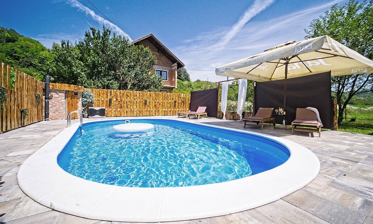 Hrvatska Kostajnica House | Nice home in Hrvatska Kostajnica