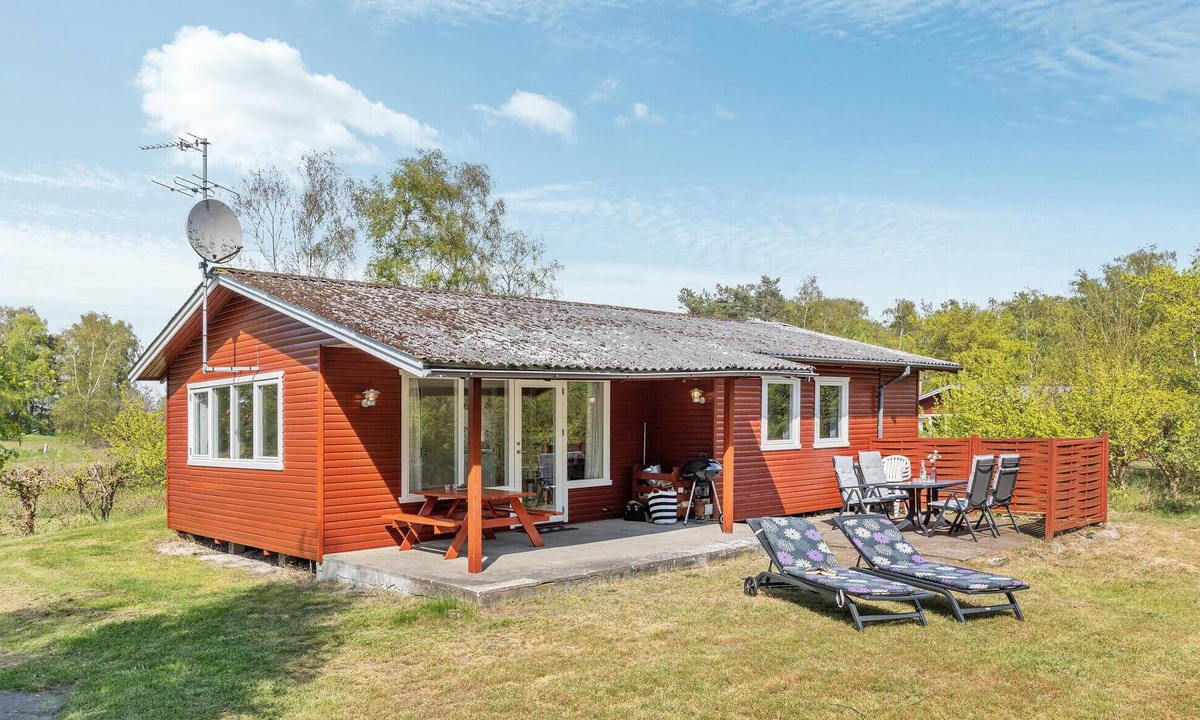 Pedersker House | Nice home in Aakirkeby with WiFi