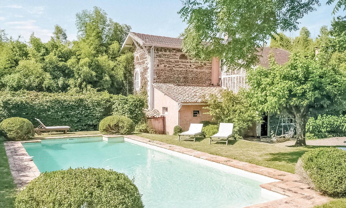Arjuzanx House | Nice home in Arjuzanx with private swimming pool, can be inside or outside