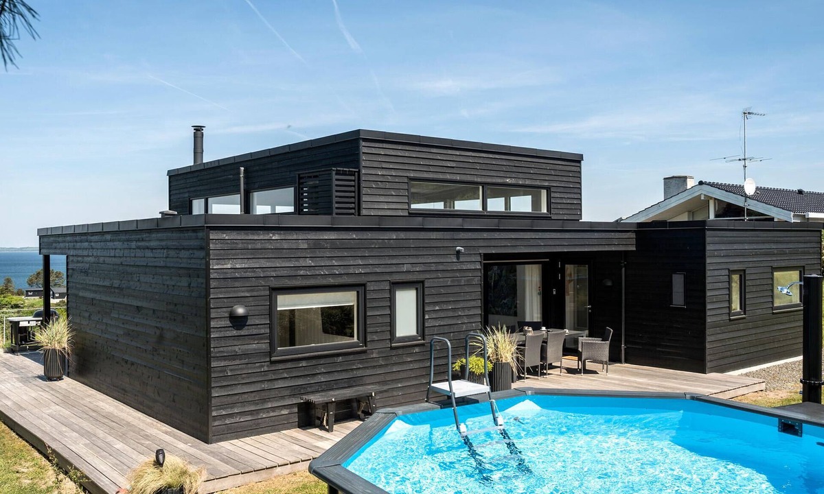 Hoeve Strand House | Nice home in Asnæs with sauna