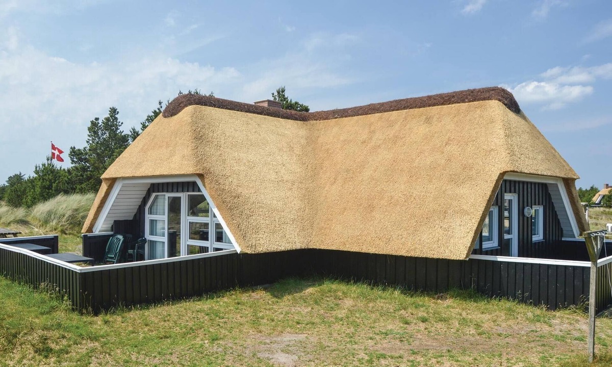 Blavand Strand House | Nice home in Blåvand with sauna