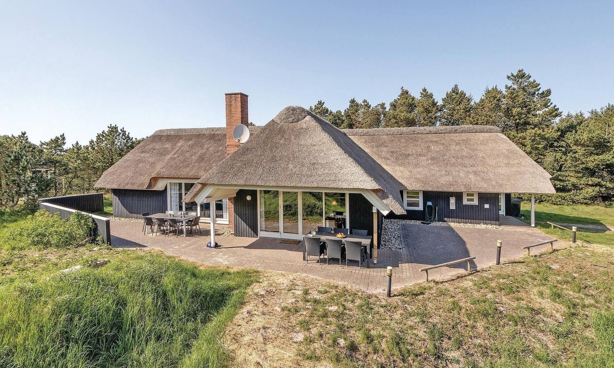 Blavand Strand House | Nice home in Blåvand with sauna