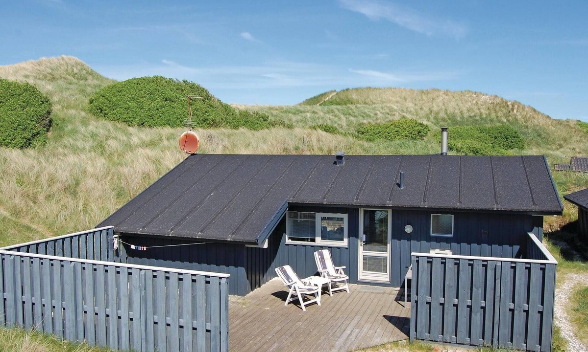 Blokhus House | Nice home in Blokhus with kitchen