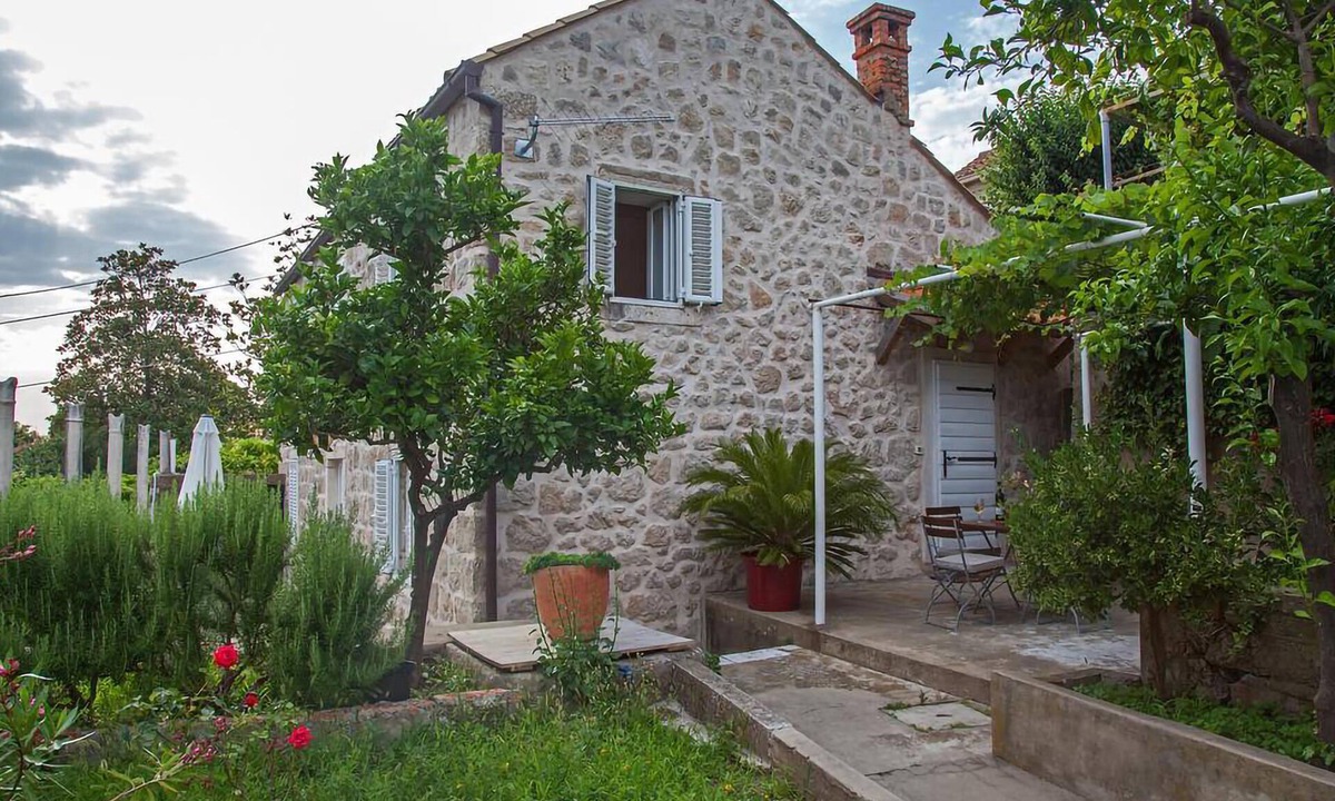 Pile House | Nice home in Dubrovnik with kitchen