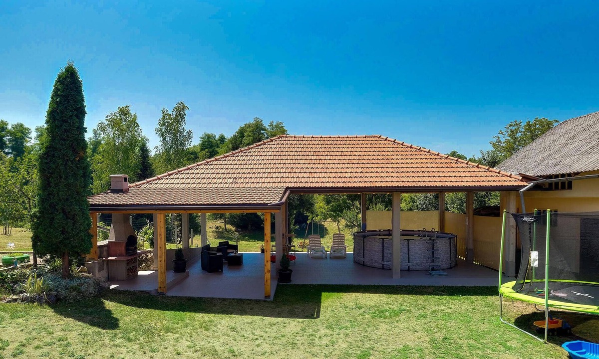 Duga Resa House | Nice home in Duga Resa with swimming pool