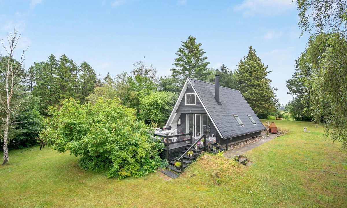 Øer Strand House | Nice home in Ebeltoft with kitchen