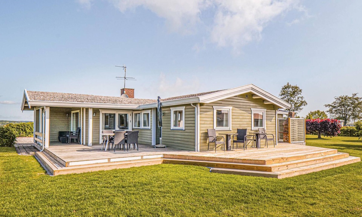 Ebeltoft House | Nice home in Ebeltoft with kitchen
