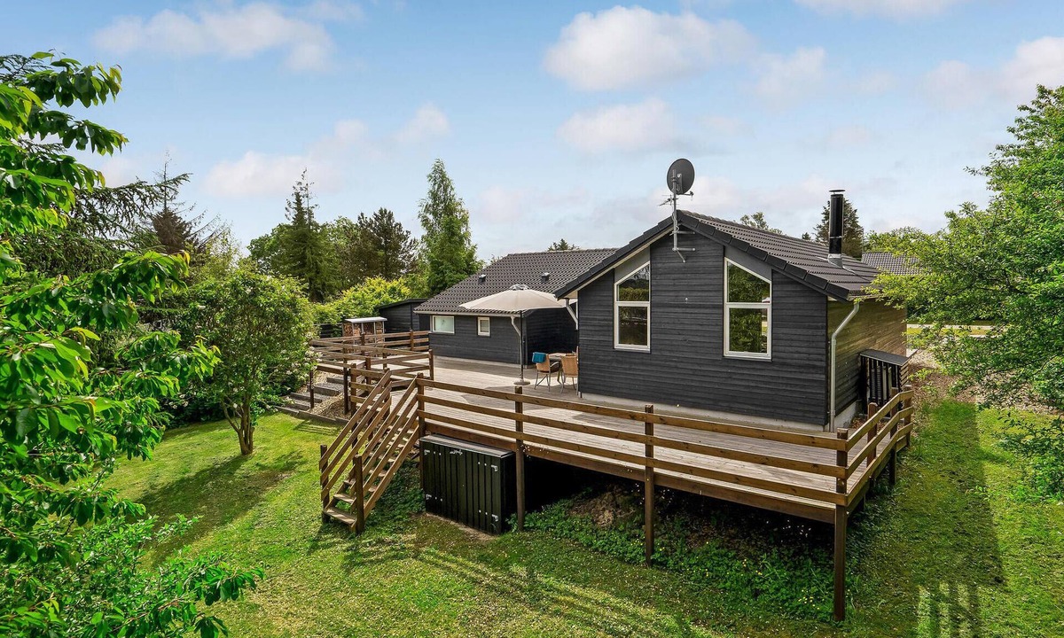 Egsmark Strand House | Nice home in Ebeltoft with kitchen