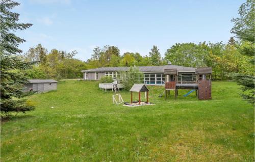 Handrup House | Nice Home In Ebeltoft With Kitchen