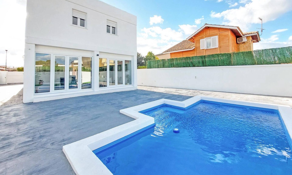 Riba-roja de Turia House | Nice home in Riba-Roja de Turia