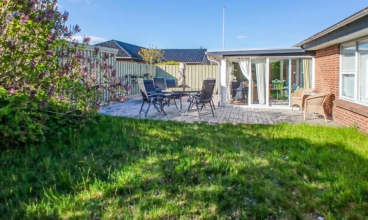 Esbjerg House | Nice home in Esbjerg V with WiFi