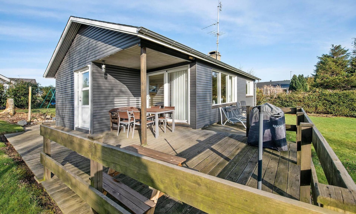 Bøjden House | Nice home in Faaborg with house sea view