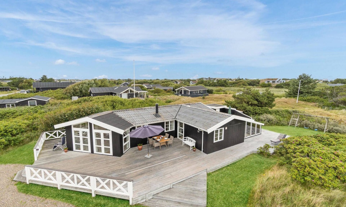Rindby Strand House | Nice home in Fanø with kitchen