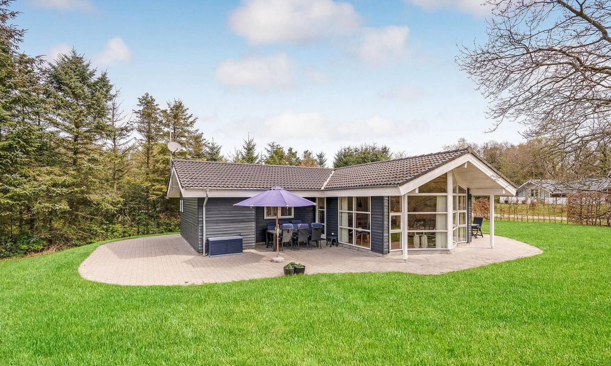 Farvang House | Nice home in Fårvang with sauna