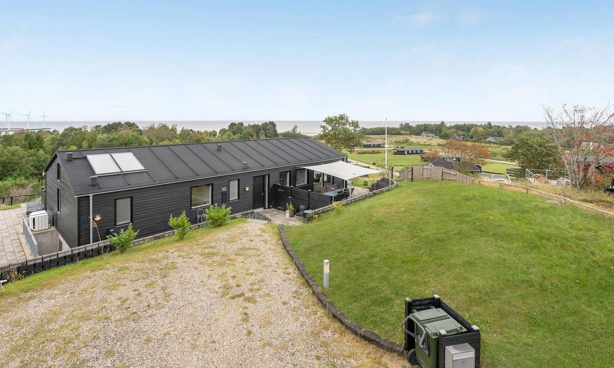 Bønnerup Strand House | Nice home in Glesborg with sauna
