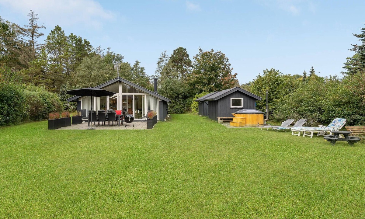 Fjellerup Strand House | Nice home in Glesborg with WiFi
