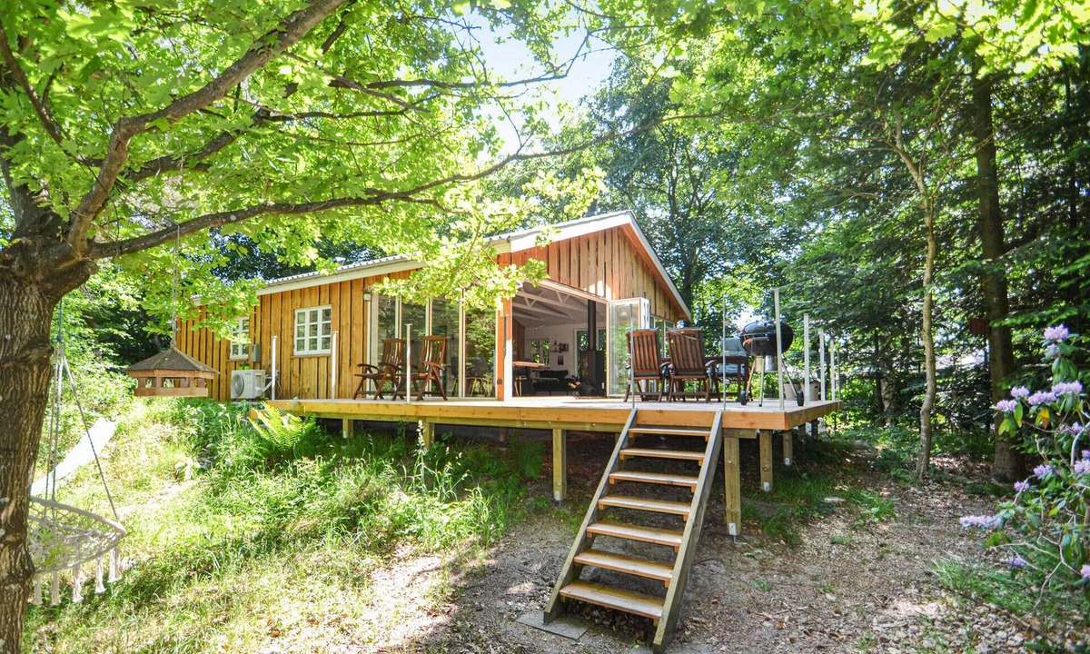 Fjellerup Strand House | Nice home in Glesborg with WiFi