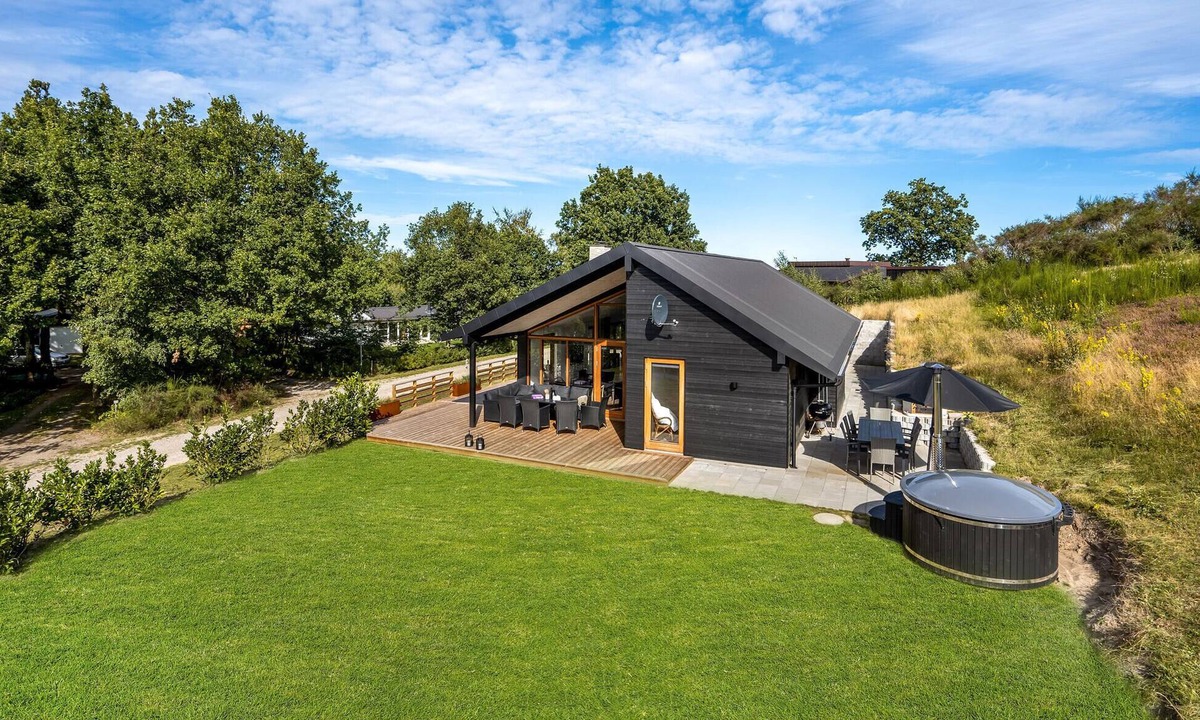Bønnerup Strand House | Nice home in Glesborg with sauna