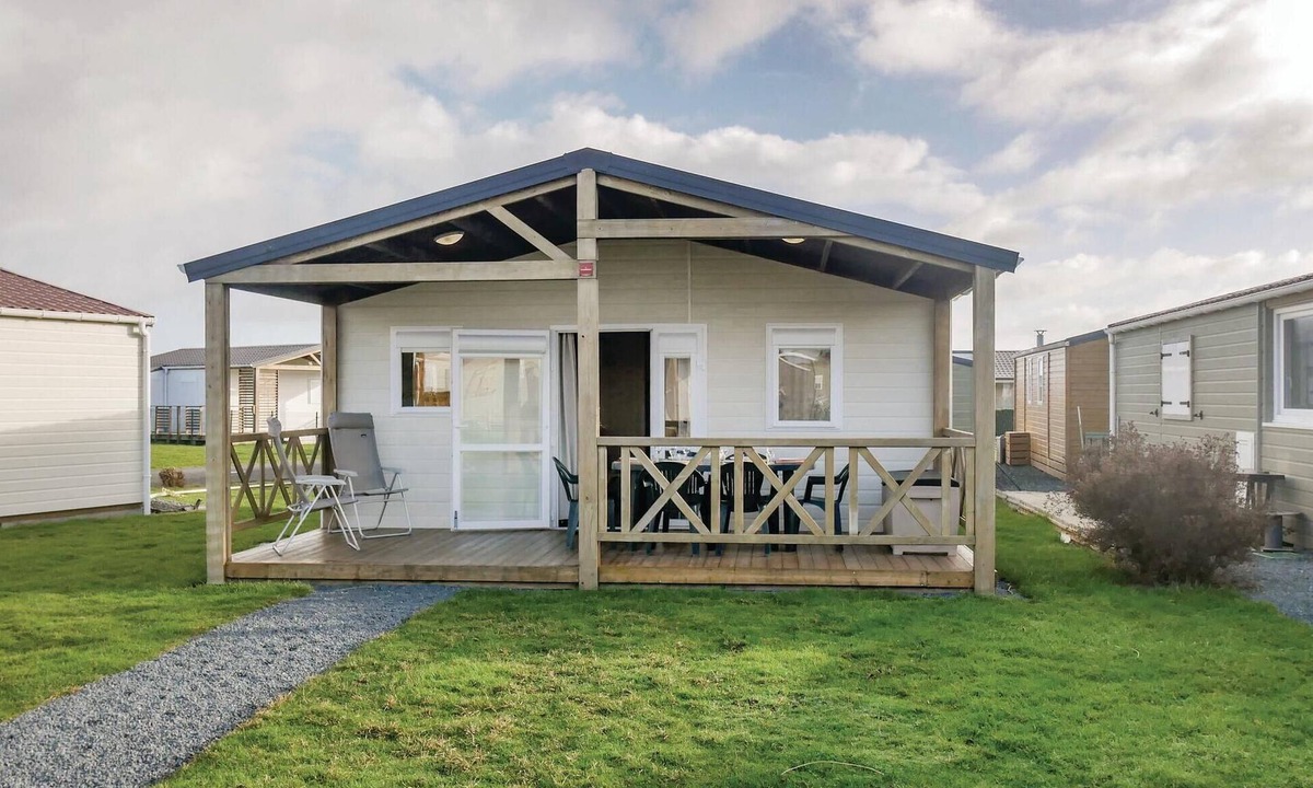 Grandcamp-Maisy House | Nice home in Grandcamp Maisy with WiFi