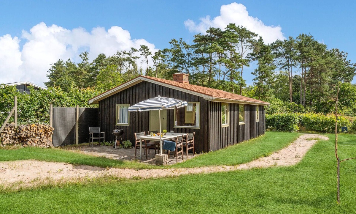 Hadsund House | Nice home in Hadsund with kitchen